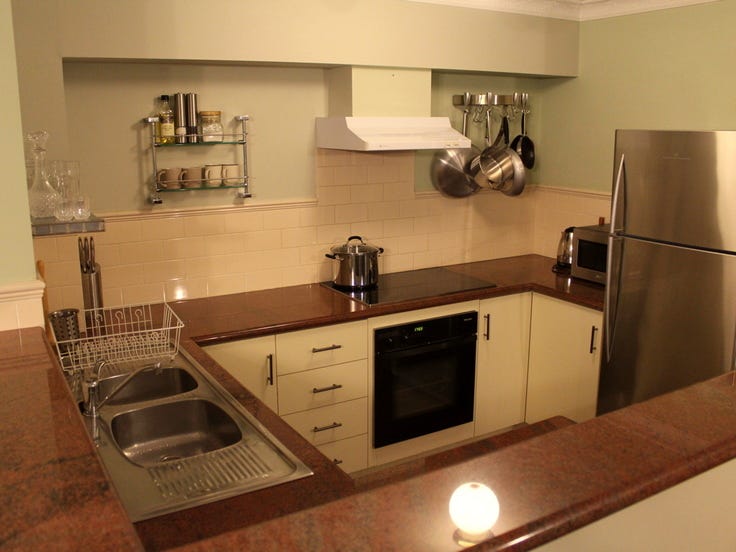 F/Furn 2-BR apartment, ground floor 4