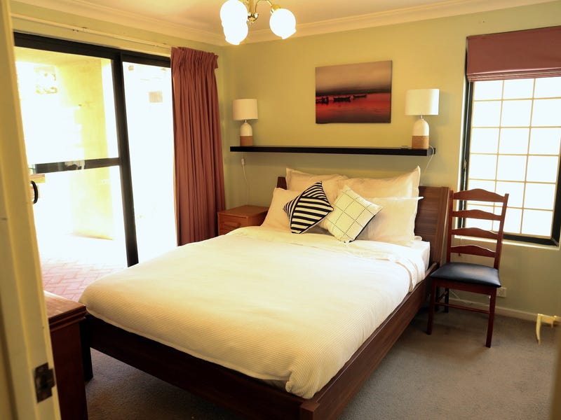 F/Furn 2-BR apartment, ground floor 7