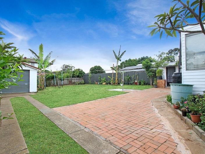 FAMILY HOME close to Seven 5