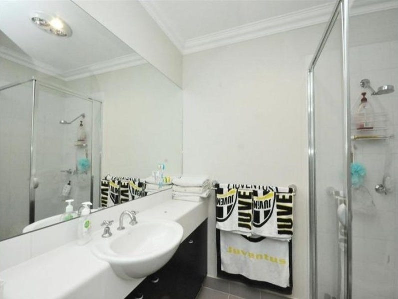 COMFORTABLE AND MODERN STYLE LIVING 7