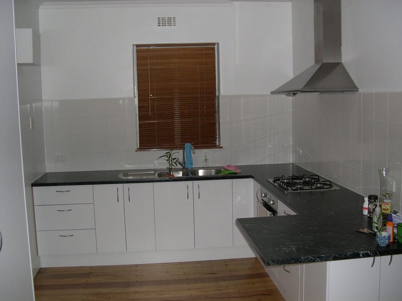 Light, bright and open plan 7