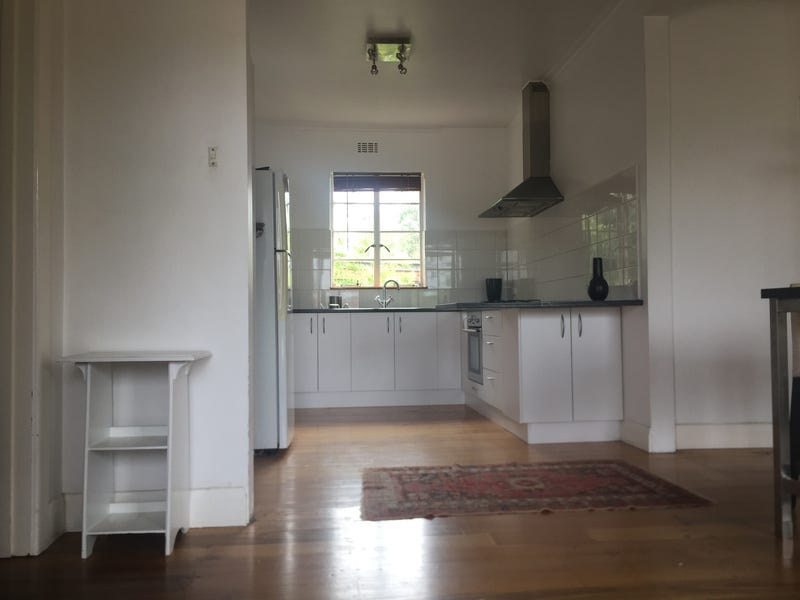 Light, bright and open plan 8