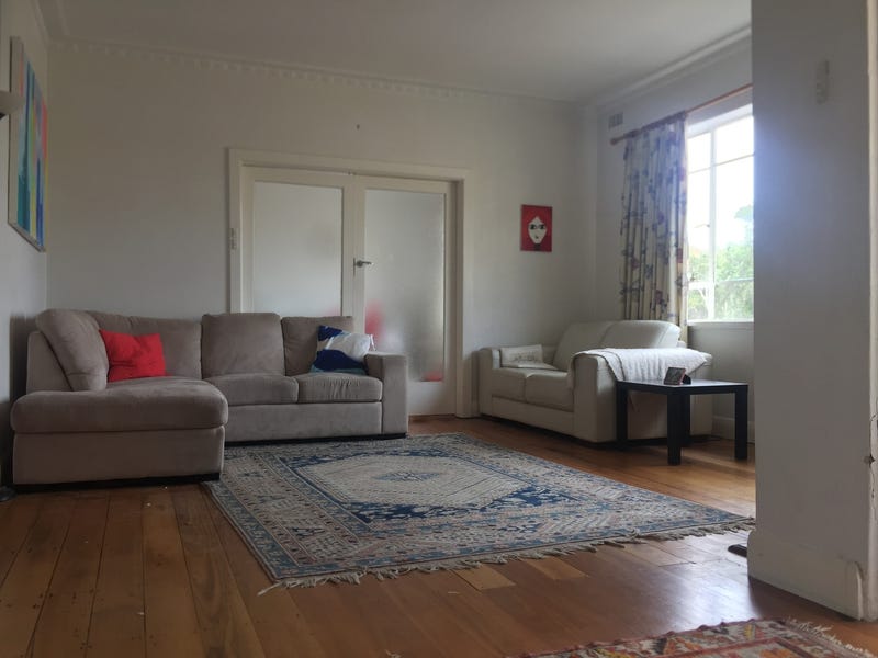 Light, bright and open plan 9