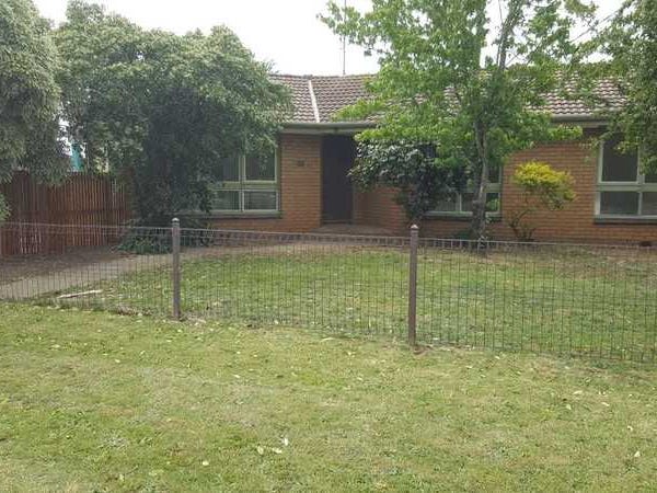 RENOVATED  OPEN PLAN LIVING, 9