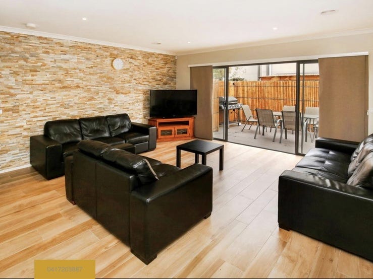 10 Pin Oak Mews 3