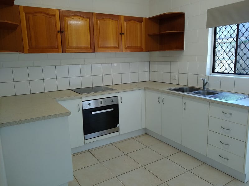 Spacious townhouse, one block from Pease Street shopping complex