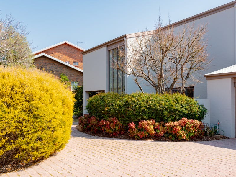 Executive house for rent in 2