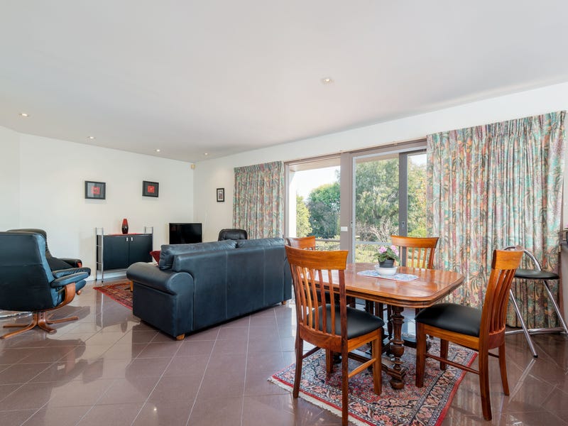 Executive house for rent in 4
