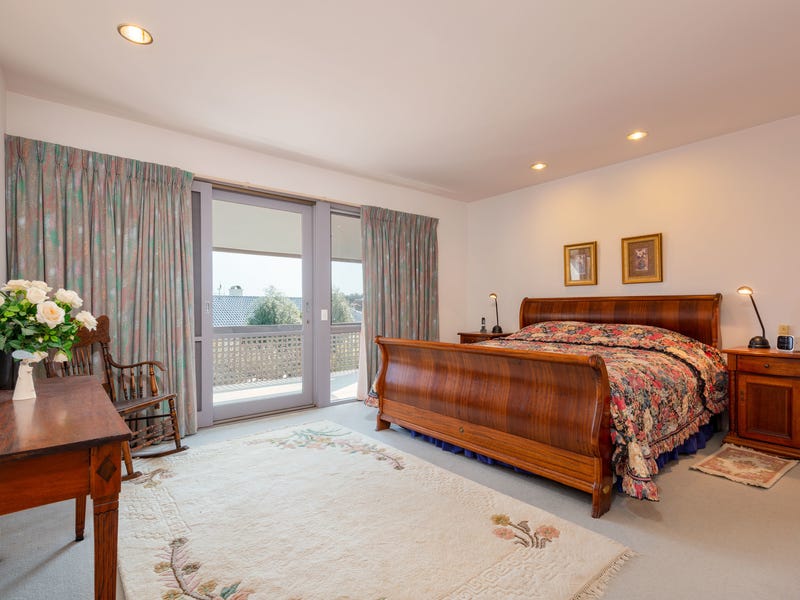 Executive house for rent in 10