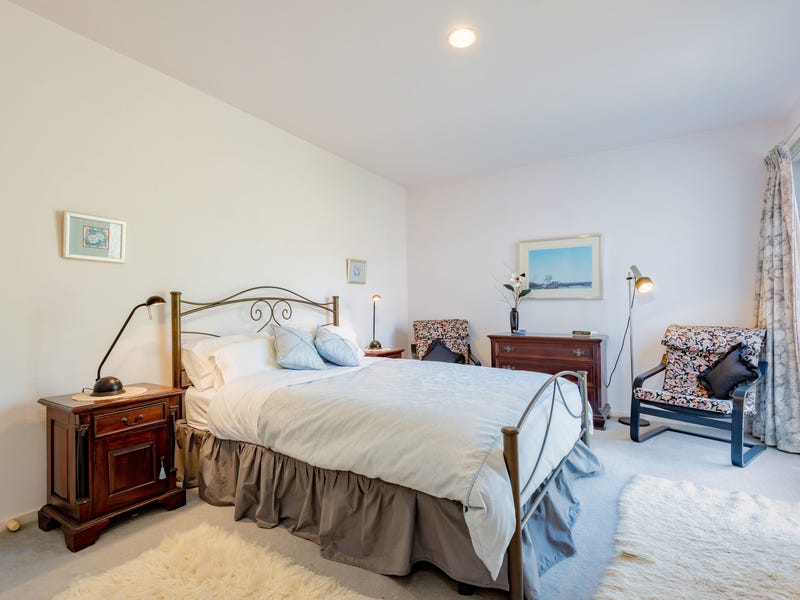 Executive house for rent in 12