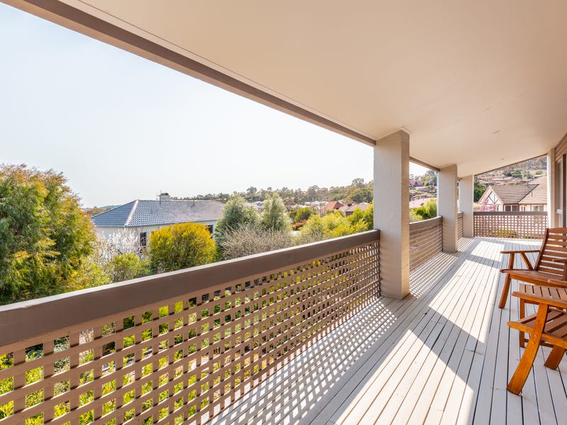 Executive house for rent in 14