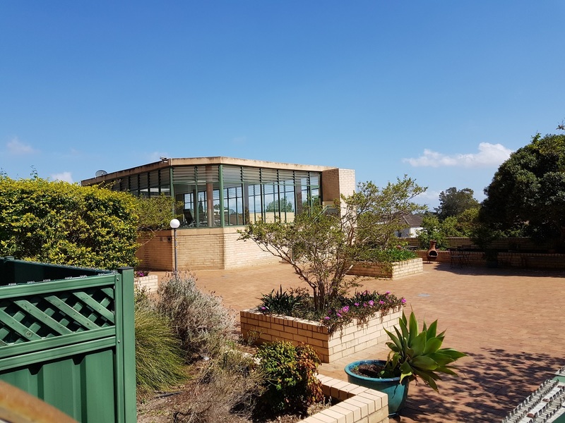 Oversized 2 Bedroom Garden Apartment 7