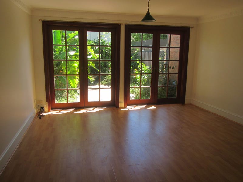 LOVELY 3 BEDROOM HOME CLOSE 2