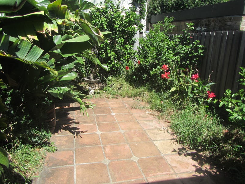 LOVELY 3 BEDROOM HOME CLOSE 3
