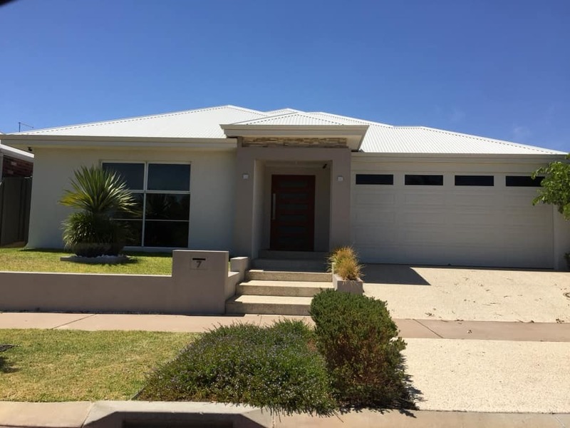 Glades Estate- Overlooking a perfectly landscaped park