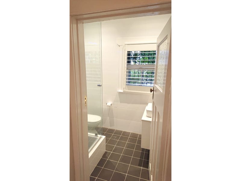 MODERN 2 BEDROOM 2 BATHROOM 11