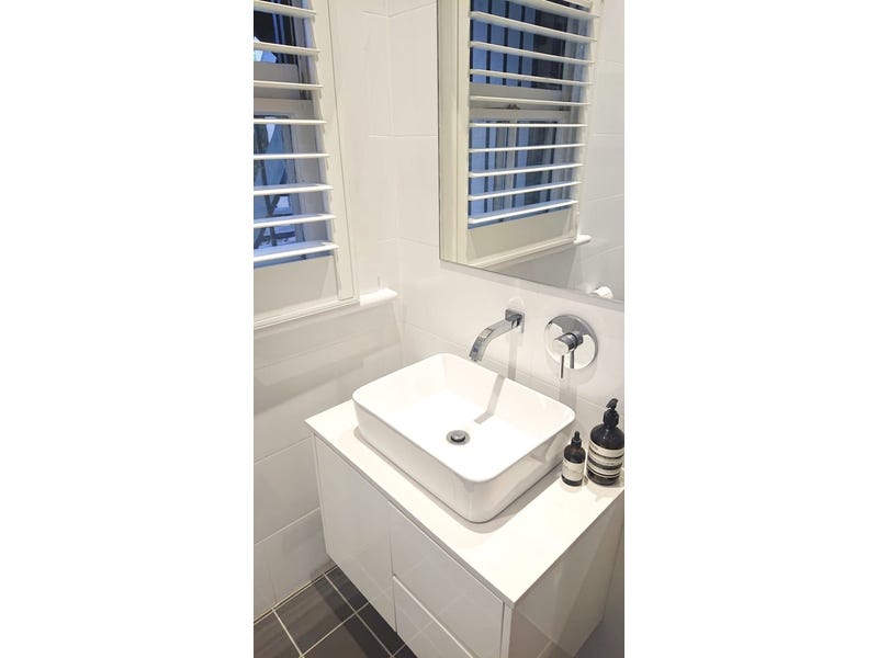 MODERN 2 BEDROOM 2 BATHROOM 12
