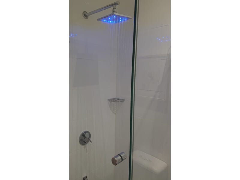 MODERN 2 BEDROOM 2 BATHROOM 13