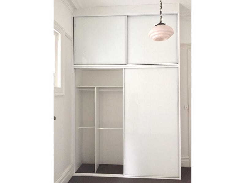 MODERN 2 BEDROOM 2 BATHROOM 18