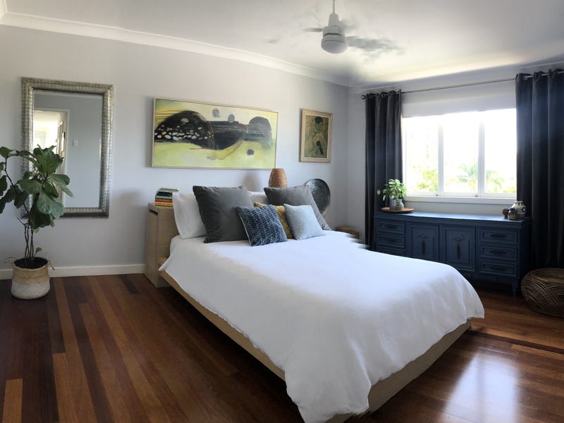 Expansive Light-filled 5 bedroom with 2