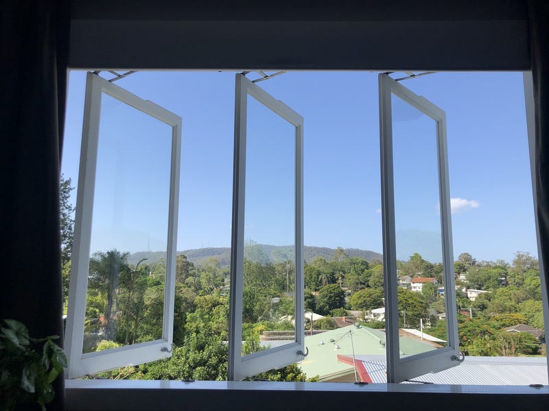 Expansive Light-filled 5 bedroom with 3