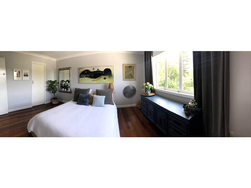 Expansive Light-filled 5 bedroom with 4
