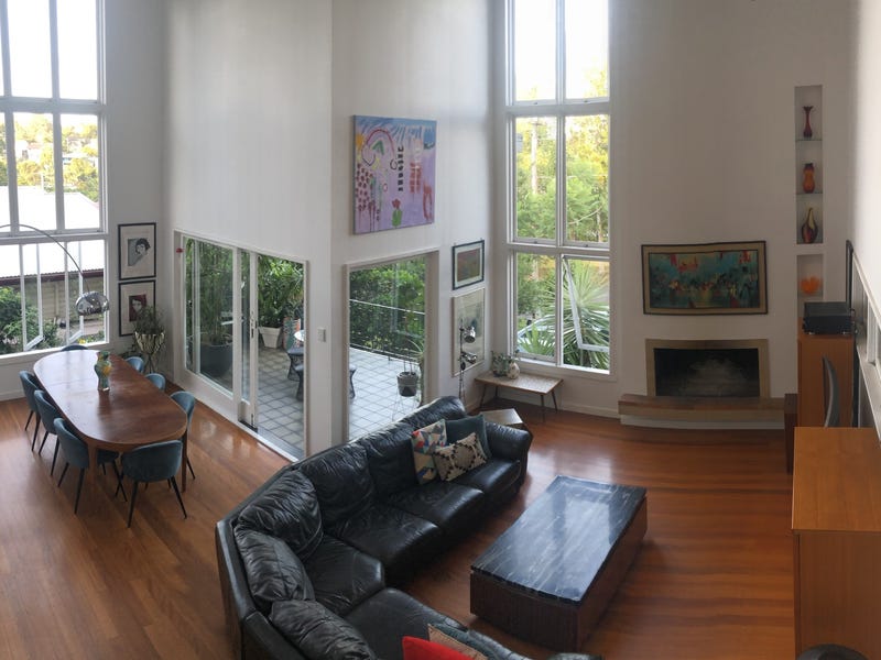Expansive Light-filled 5 bedroom with 8