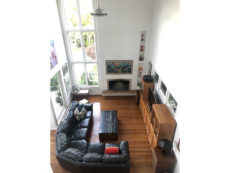 Expansive Light-filled 5 bedroom with 9