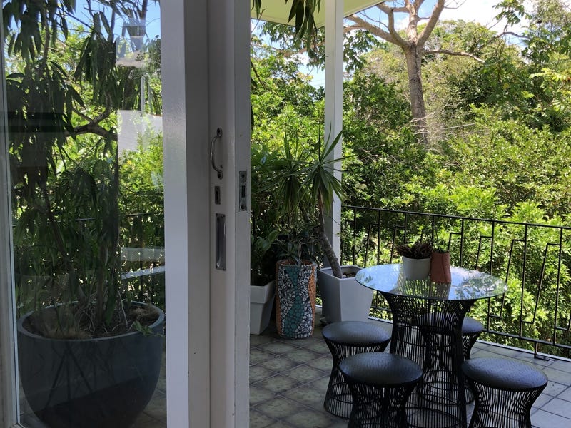 Expansive Light-filled 5 bedroom with 10