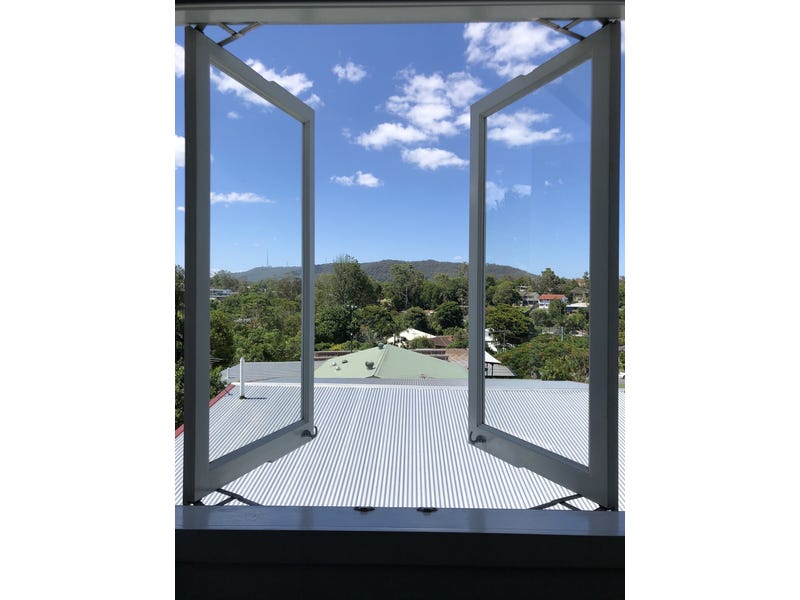 Expansive Light-filled 5 bedroom with 13