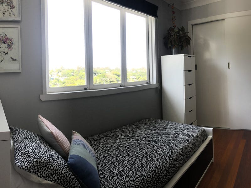 Expansive Light-filled 5 bedroom with 16