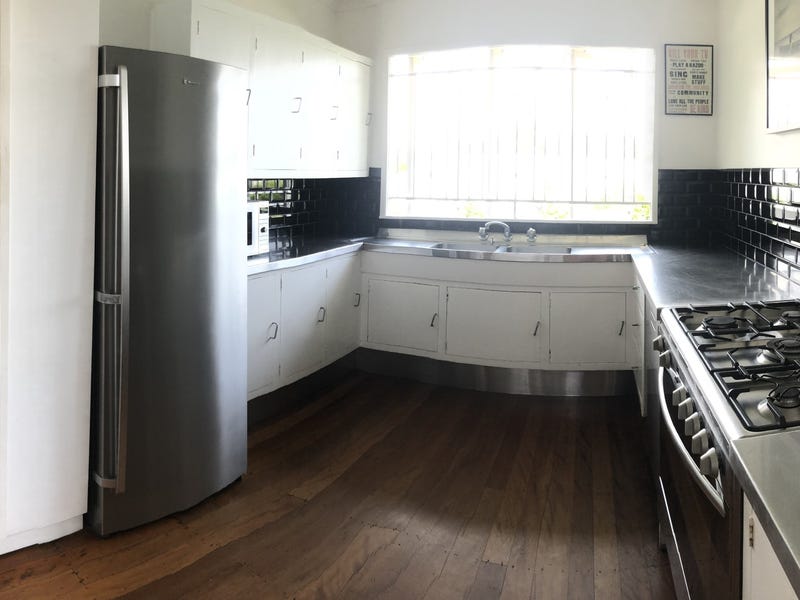Expansive Light-filled 5 bedroom with 17