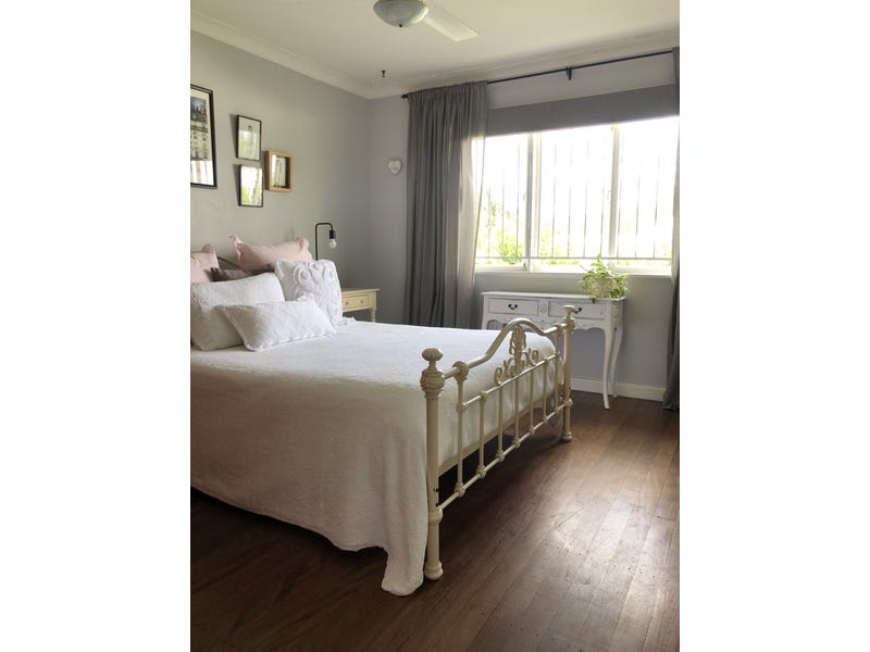 Expansive Light-filled 5 bedroom with 18