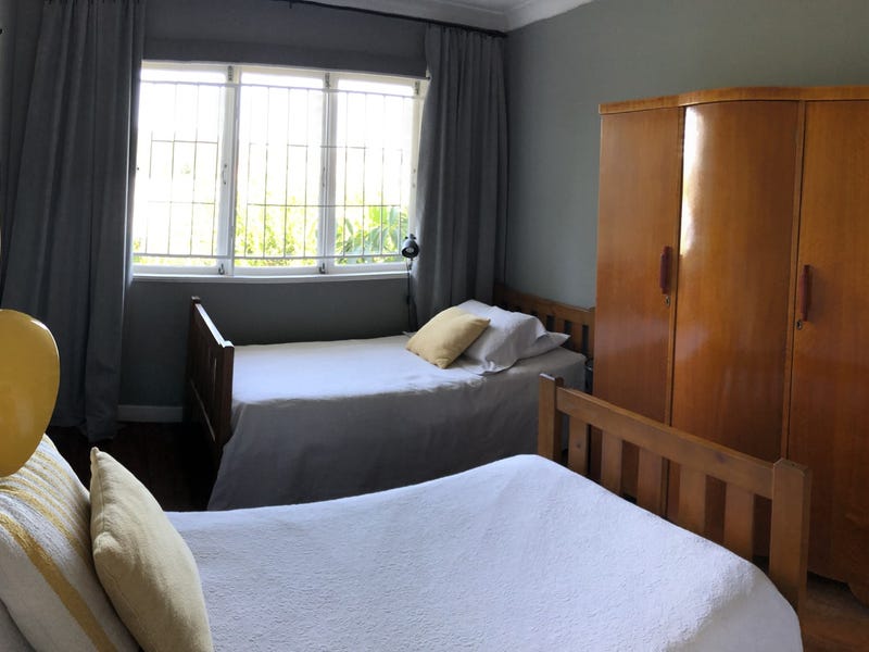Expansive Light-filled 5 bedroom with 23