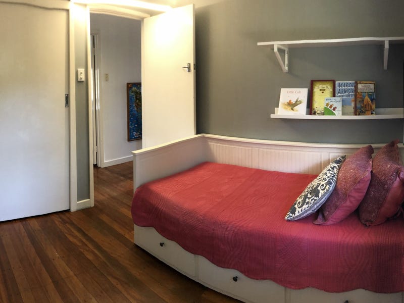 Expansive Light-filled 5 bedroom with 25