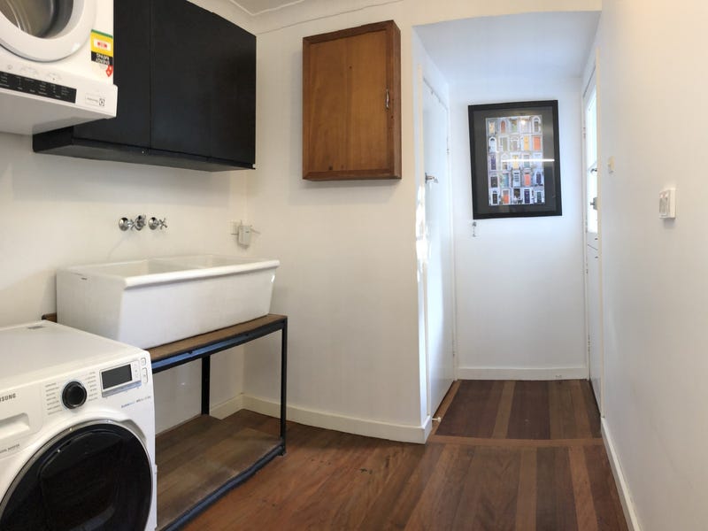 Expansive Light-filled 5 bedroom with 34