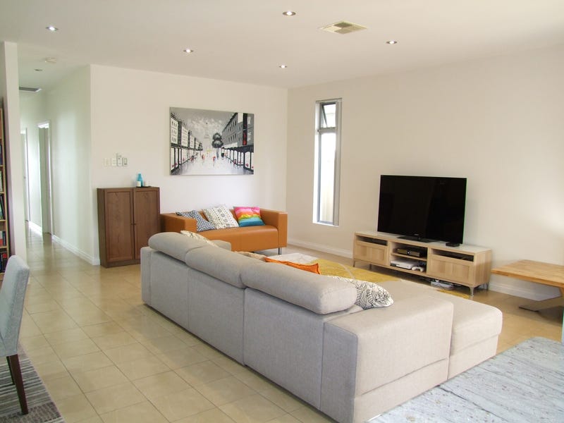 Stunning 3 bedroom low maintenance 6