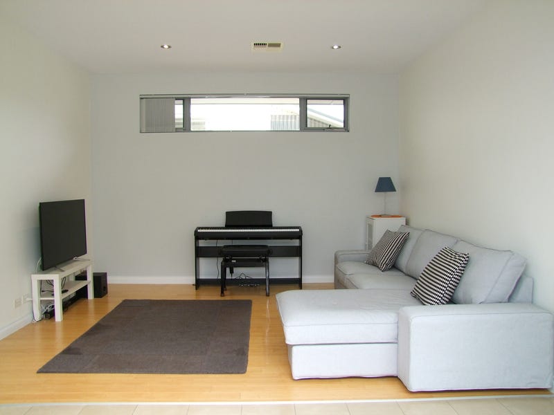 Stunning 3 bedroom low maintenance 8