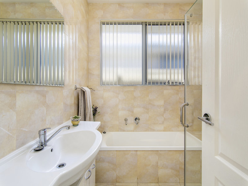 Stunning 3 bedroom low maintenance 10
