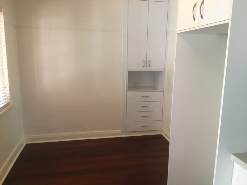 UNDER OFFER. INSPECTION CANCELLED 5