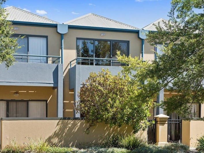 Conveniently located Townhouse situated in Mawson Lakes Boulevard.