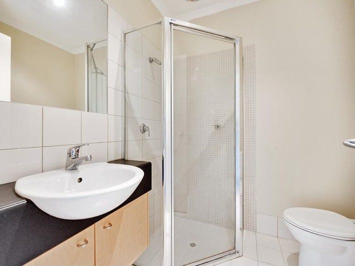 Conveniently located Townhouse situated in 8