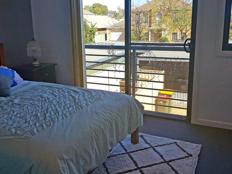 Conveniently located Townhouse situated in 9