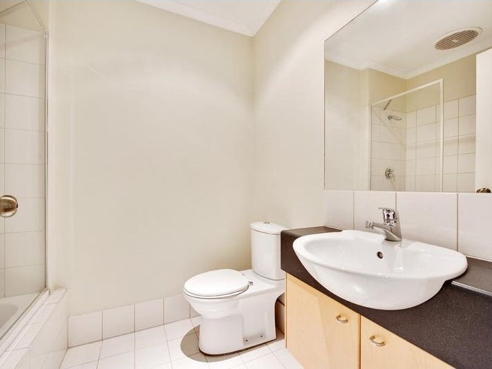 Conveniently located Townhouse situated in 10