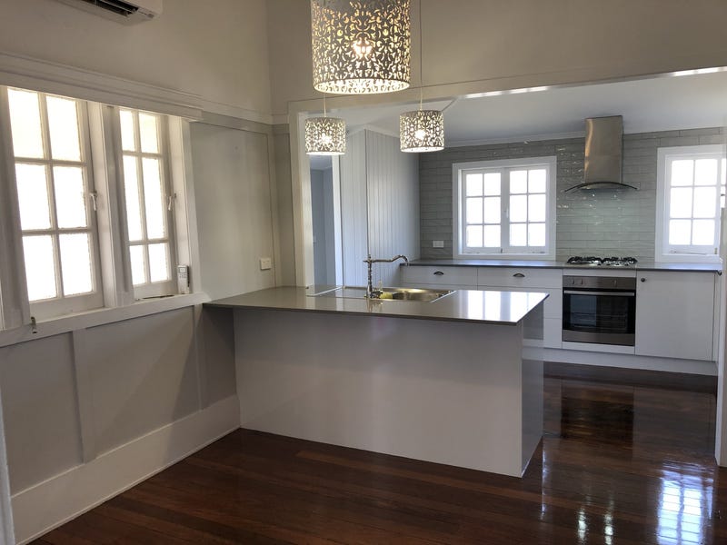 Renovated Queenslander in Ideal Location