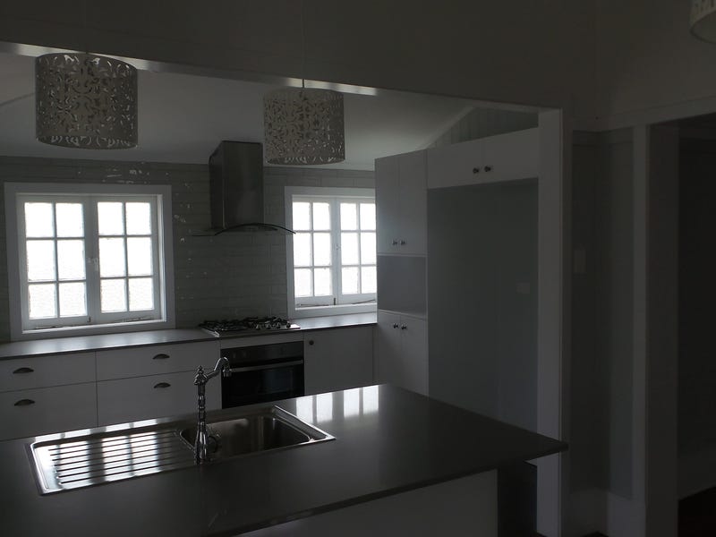 Renovated Queenslander in Ideal Location 2