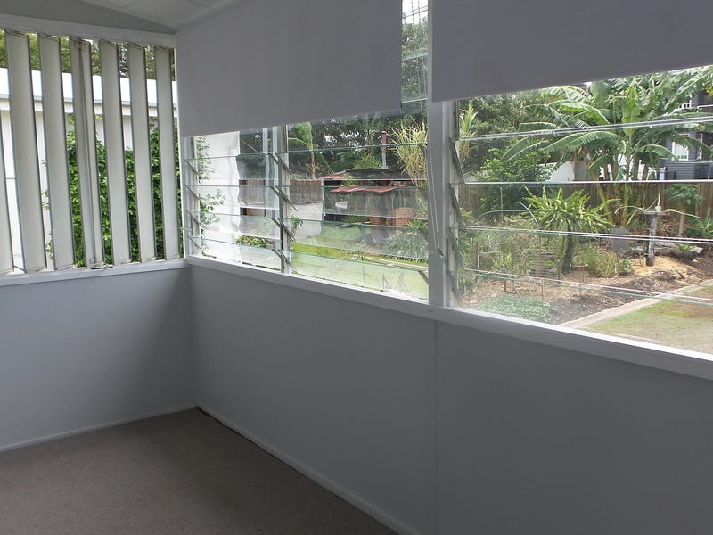 Renovated Queenslander in Ideal Location 4