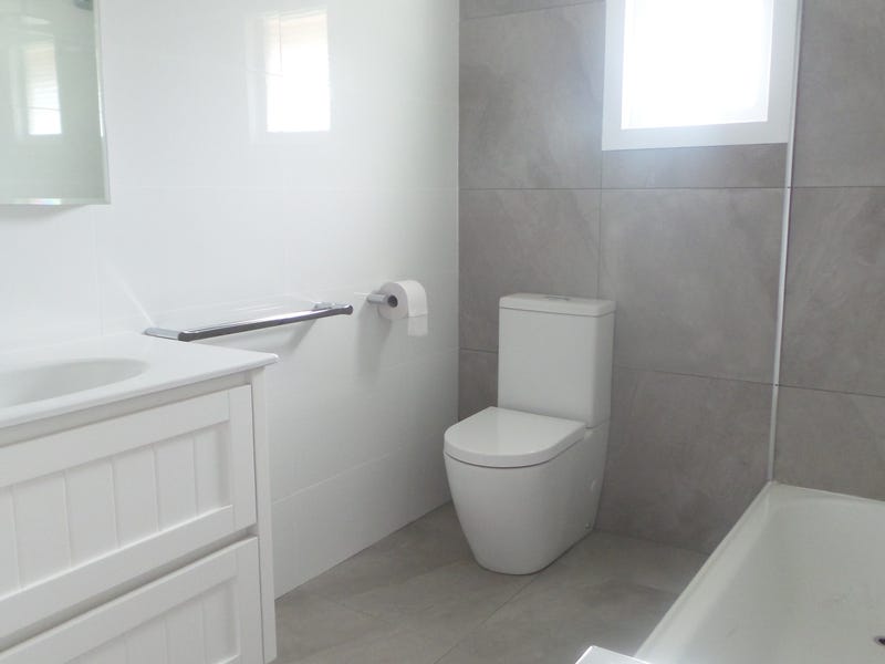 Renovated Queenslander in Ideal Location 5