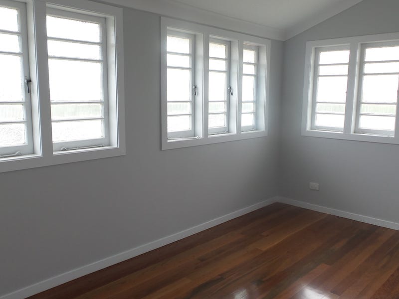 Renovated Queenslander in Ideal Location 6