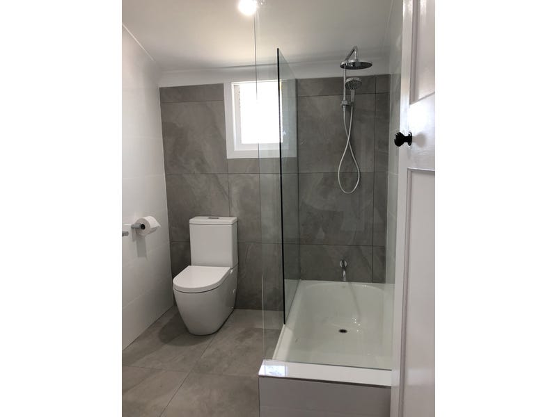 Renovated Queenslander in Ideal Location 10